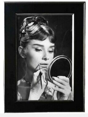 Audrey Hepburn Retro Vintage Doimg Make Up Trendy Fashion Beauty Hollywood  Art